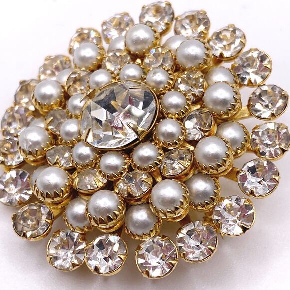 Judy Lee Faux Pearl and Rhinestones Roseta Brooch - Picture 5 of 5